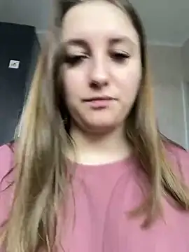Strawberryyyyik online show from 9, 12, 2024