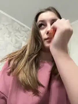 Strawberryyyyik online show from 23, 12, 2024