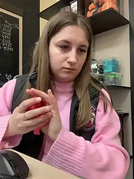 Strawberryyyyik online show from 19, 3, 2025