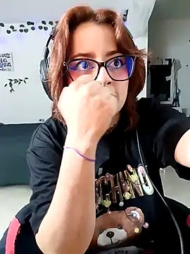 Snapshot of Lin-cute chatting on 15, 12, 2024 Lin-cute online show from 15, 12, 2024