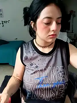 Snapshot of Lin-cute chatting on 7, 2, 2025 Lin-cute online show from 7, 2, 2025