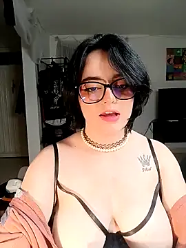 Snapshot of Lin-cute chatting on 21, 2, 2025 Lin-cute online show from 21, 2, 2025