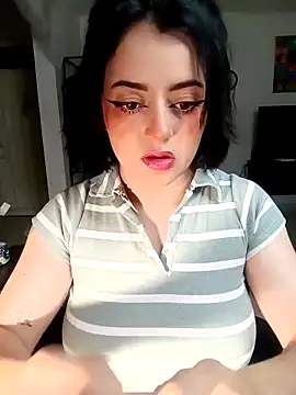 Snapshot of Lin-cute chatting on 6, 3, 2025 Lin-cute online show from 6, 3, 2025
