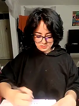 Snapshot of Lin-cute chatting on 12, 3, 2025 Lin-cute online show from 12, 3, 2025
