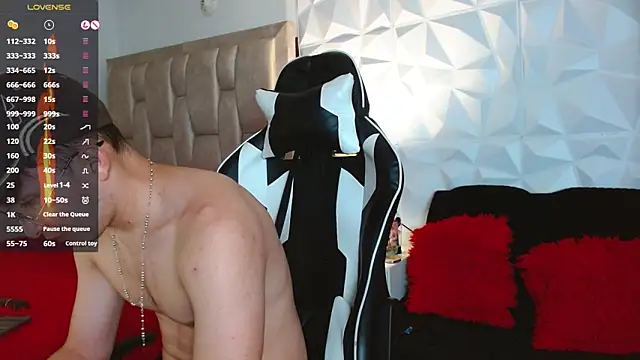 Snapshot of santyago_taylor chatting on 4, 12, 2024 santyago taylor online show from 4, 12, 2024