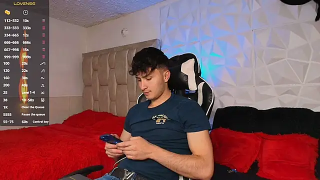 Snapshot of santyago_taylor chatting on 10, 12, 2024 santyago taylor online show from 10, 12, 2024