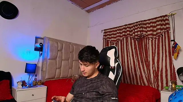 Snapshot of santyago_taylor chatting on 14, 12, 2024 santyago taylor online show from 14, 12, 2024