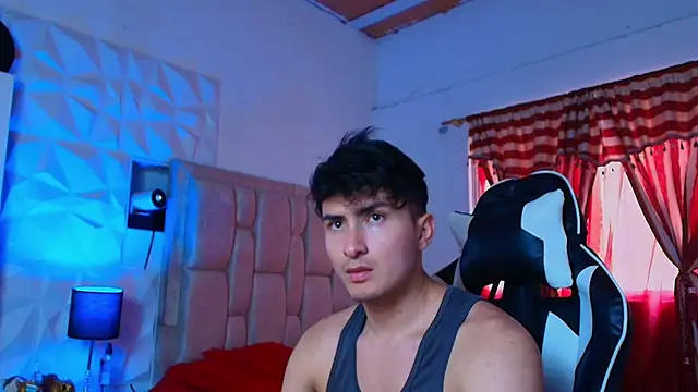 Snapshot of santyago_taylor chatting on 23, 12, 2024 santyago taylor online show from 23, 12, 2024