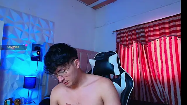 Snapshot of santyago_taylor chatting on 16, 1, 2025 santyago taylor online show from 16, 1, 2025