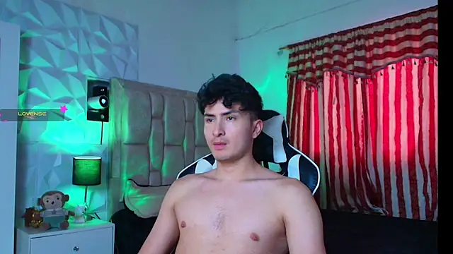 Snapshot of santyago_taylor chatting on 17, 1, 2025 santyago taylor online show from 17, 1, 2025