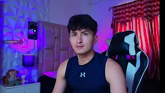 Snapshot of santyago_taylor chatting on 18, 1, 2025 santyago taylor online show from 18, 1, 2025