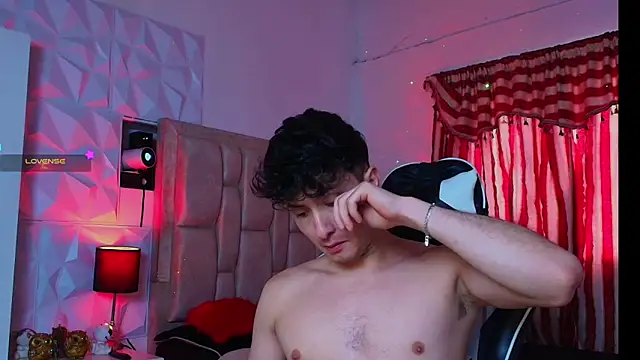 Snapshot of santyago_taylor chatting on 27, 1, 2025 santyago taylor online show from 27, 1, 2025