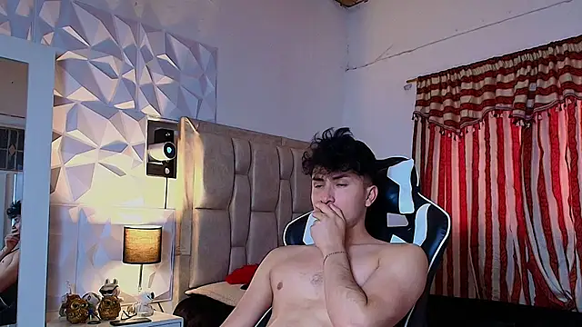 Snapshot of santyago_taylor chatting on 12, 2, 2025 santyago taylor online show from 12, 2, 2025