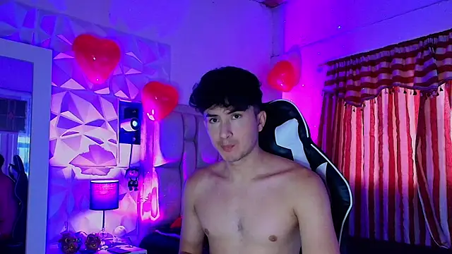 Snapshot of santyago_taylor chatting on 21, 2, 2025 santyago taylor online show from 21, 2, 2025