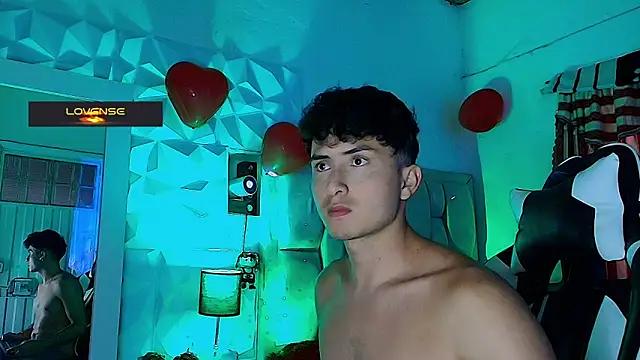 Snapshot of santyago_taylor chatting on 5, 3, 2025 santyago taylor online show from 5, 3, 2025