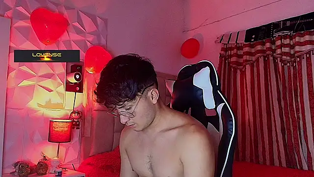 Snapshot of santyago_taylor chatting on 6, 3, 2025 santyago taylor online show from 6, 3, 2025