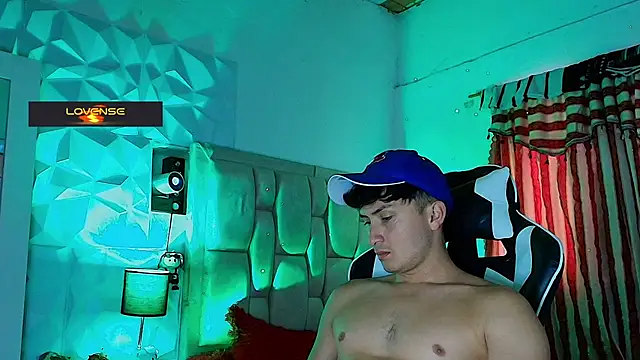 Snapshot of santyago_taylor chatting on 12, 3, 2025 santyago taylor online show from 12, 3, 2025