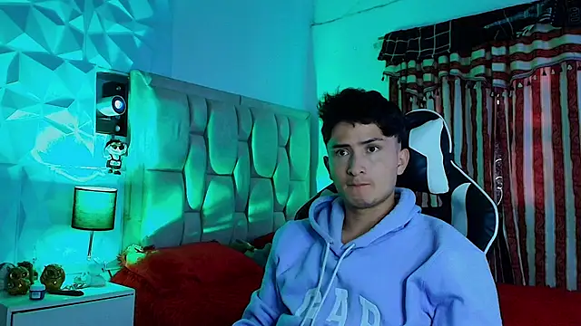 Snapshot of santyago_taylor chatting on 17, 3, 2025 santyago taylor online show from 17, 3, 2025