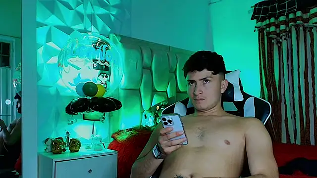 Snapshot of santyago_taylor chatting on 19, 3, 2025 santyago taylor online show from 19, 3, 2025