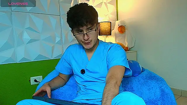 Snapshot of santyago_taylor chatting on 15, 9, 2025 santyago taylor online show from 15, 9, 2025