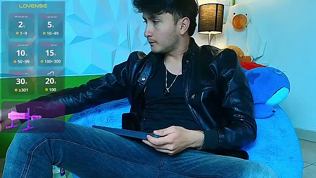Snapshot of santyago_taylor chatting on 16, 9, 2025 santyago taylor online show from 16, 9, 2025