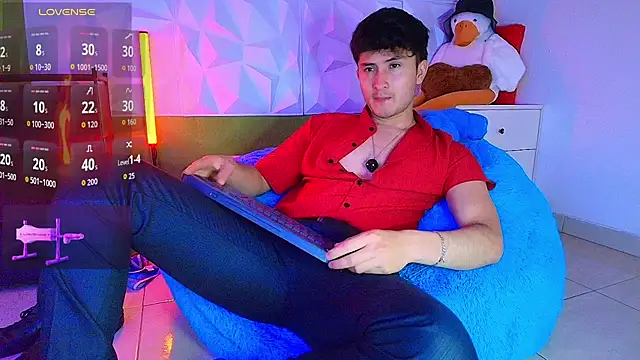 Snapshot of santyago_taylor chatting on 30, 9, 2025 santyago taylor online show from 30, 9, 2025