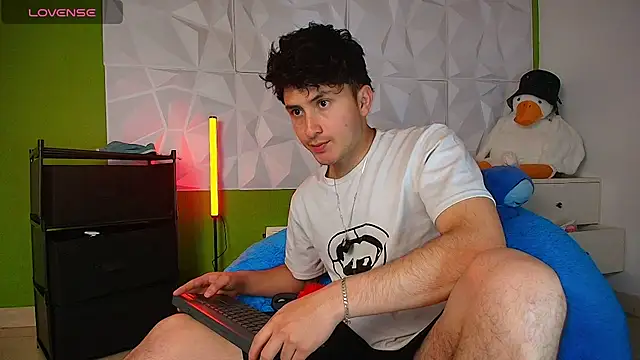 Snapshot of santyago_taylor chatting on 6, 10, 2025 santyago taylor online show from 6, 10, 2025
