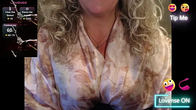 Snapshot of JenniLowen chatting on 7, 4, 2026 JenniLowen online show from 7, 4, 2026
