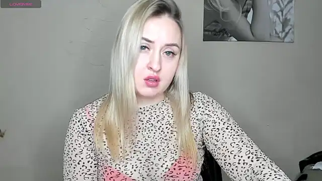 Snapshot of KennaJamess8 chatting on 8, 1, 2025 KennaJamess8 online show from 8, 1, 2025