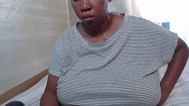 Snapshot of FlavoredNia chatting on 4, 2, 2025 FlavoredNia online show from 4, 2, 2025