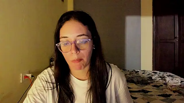 Snapshot of atenas_05_ chatting on 6, 6, 2026 atenas 05 online show from 6, 6, 2026