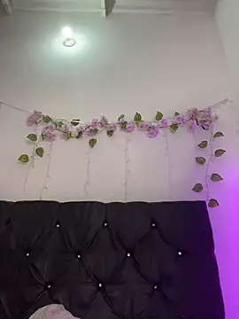 alisson carolina73 online show from 4, 2, 2026