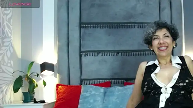 Julianewell online show from 13, 1, 2025