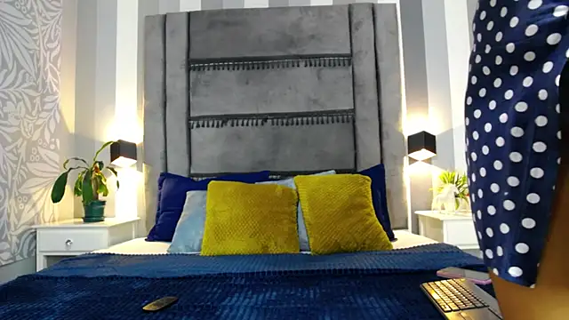 Julianewell online show from 27, 1, 2025