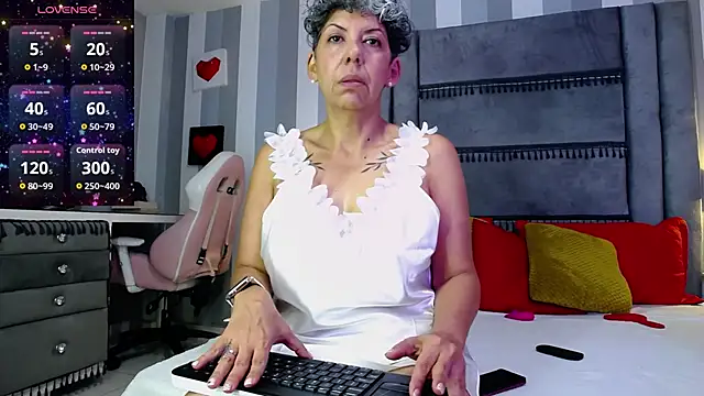 Julianewell online show from 8, 5, 2026