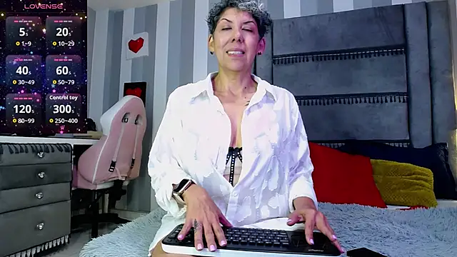 Julianewell online show from 13, 5, 2026
