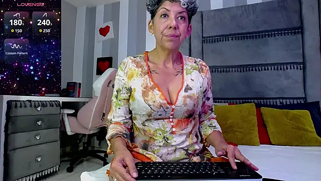 Julianewell online show from 29, 6, 2026