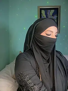 Snapshot of Zeynep-Lahsen chatting on 28, 1, 2025 Zeynep-Lahsen online show from 28, 1, 2025