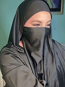Snapshot of Zeynep-Lahsen chatting on 12, 2, 2025 Zeynep-Lahsen online show from 12, 2, 2025