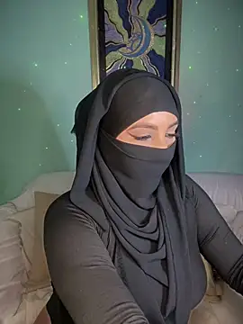 Snapshot of Zeynep-Lahsen chatting on 2, 3, 2025 Zeynep-Lahsen online show from 2, 3, 2025