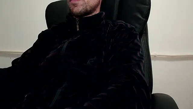 Snapshot of mikealcorleone chatting on 5, 2, 2025 mikealcorleone online show from 5, 2, 2025