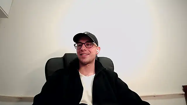 Snapshot of mikealcorleone chatting on 23, 2, 2025 mikealcorleone online show from 23, 2, 2025