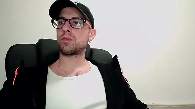 Snapshot of mikealcorleone chatting on 2, 3, 2025 mikealcorleone online show from 2, 3, 2025