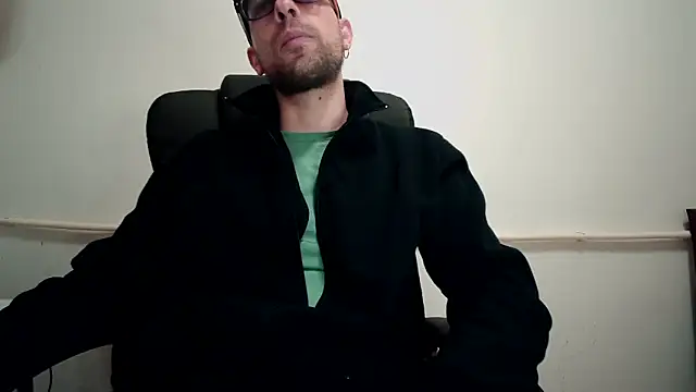 Snapshot of mikealcorleone chatting on 12, 3, 2025 mikealcorleone online show from 12, 3, 2025