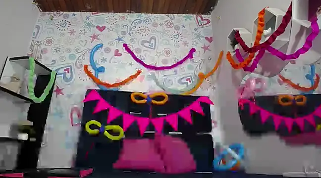 KOURTNEY-- online show from 2, 3, 2025