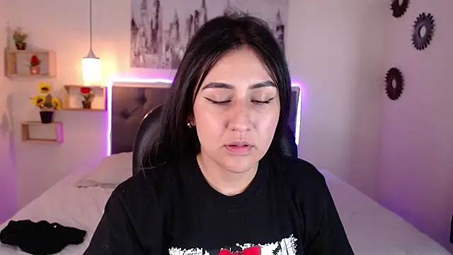 mia aira online show from 13, 12, 2024