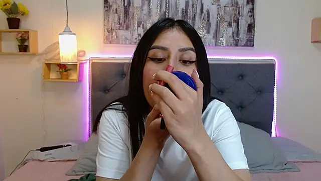 mia aira online show from 2, 10, 2025