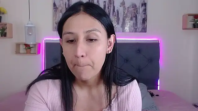 mia aira online show from 8, 11, 2025