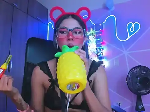 Snapshot of _ALLYSON18_ chatting on 31, 1, 2025  ALLYSON18  online show from 31, 1, 2025