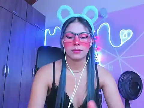 Snapshot of _ALLYSON18_ chatting on 2, 2, 2025  ALLYSON18  online show from 2, 2, 2025